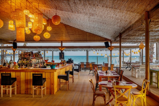 Alaçatı 11 Beach Club & Restaurant