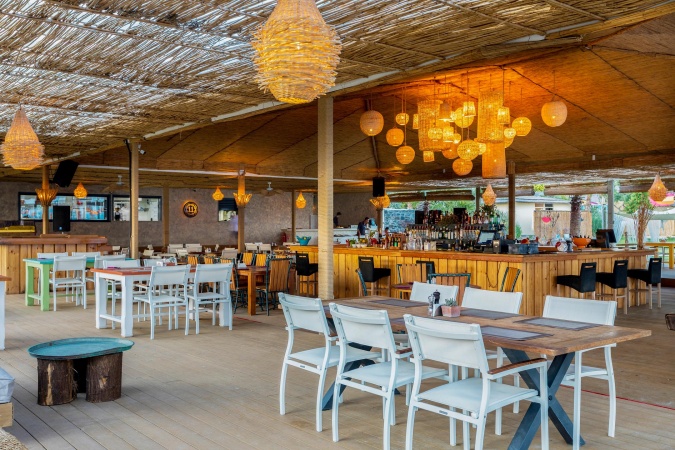 Alaçatı 11 Beach Club & Restaurant